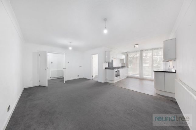 Flat 166, Leamington House, Edgware photo 3