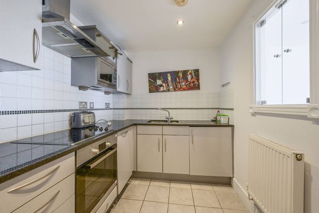 Flat for sale in Barrier Point Road, Docklands, London