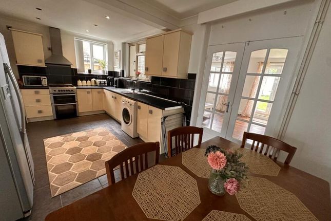 104a, Carr Manor Road, LEEDS photo 4
