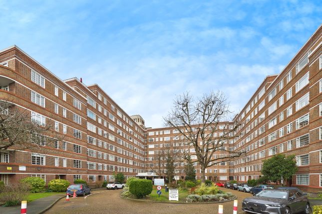 Flat D23a, Du Cane Court, Balham High Road, London photo 4