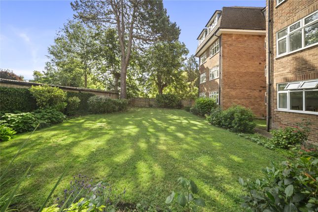Flat 14, Ravenscar Lodge, 22, The Downs, London photo 4