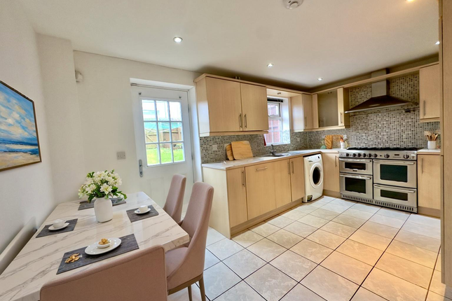 12, Flavius Close, Caerleon photo 3