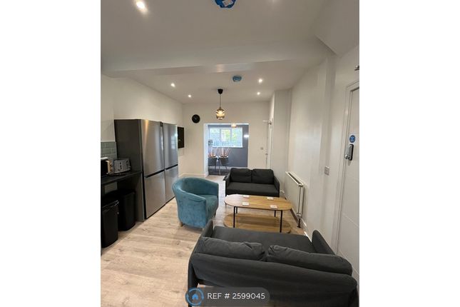Kitchen &amp; Living Space