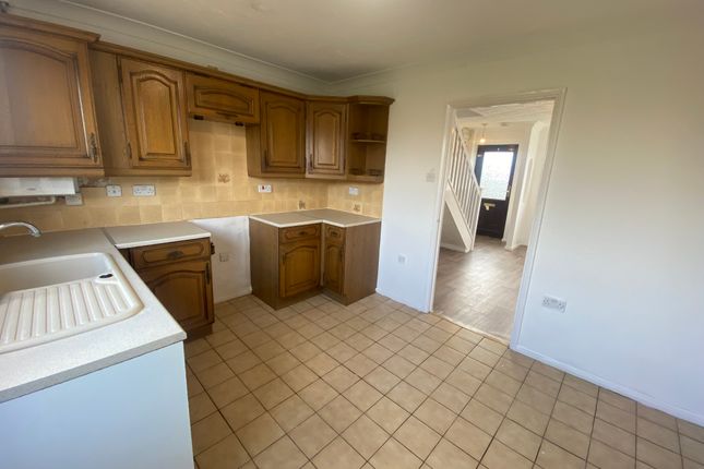 20, Heol Bryncwtyn, Bridgend photo 4