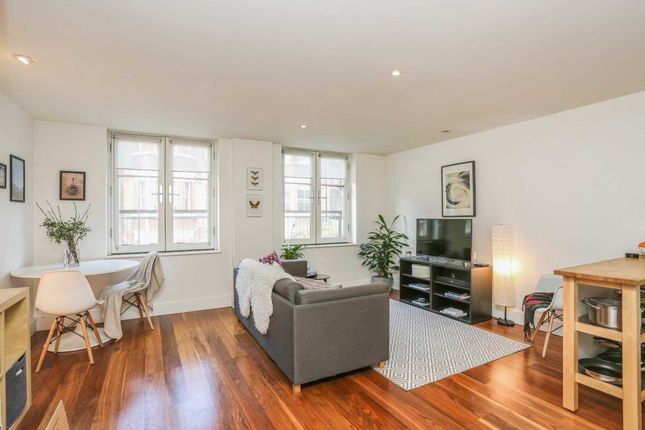 Flat Flat 5, 34, Bromells Road, London photo 2