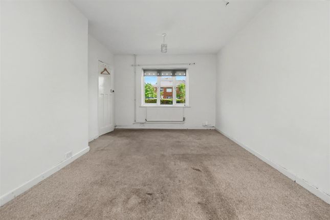 6, Upperfield Grove, Corby photo 3