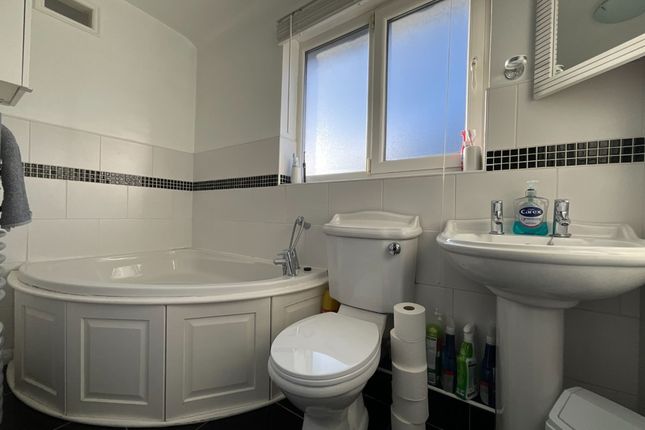 4 Lambton Terrace, Jarrow photo 4