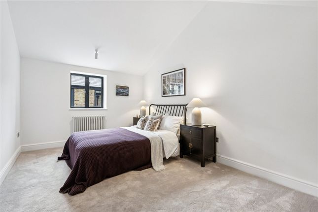 2, Brixtow Mews, London photo 3