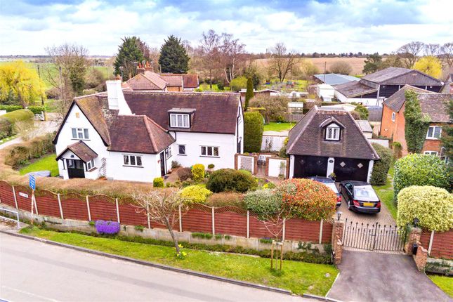 3-bed detached on Fox Cottage 1, Duck Lane, Thornwood Common, £675,000