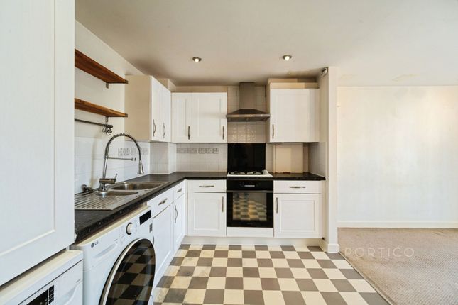 Flat 31 Hennessy Court, 127, Leyton Green Road, London photo 2