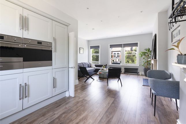 Top Floor Flat, 83, Saltram Crescent, London photo 3