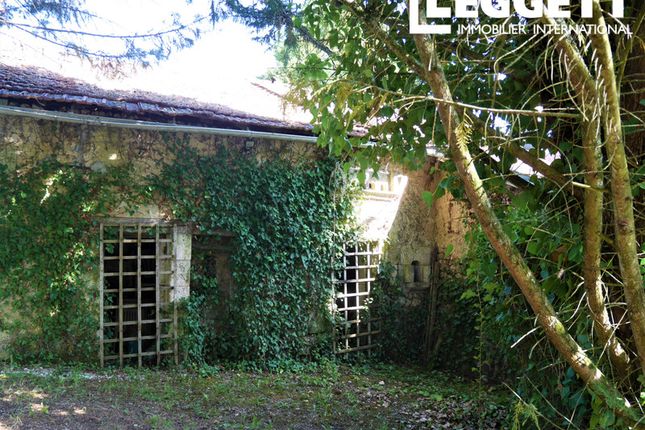 Villa for sale in Montmoreau, Charente, Nouvelle-Aquitaine