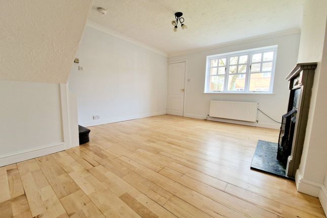 3 Isis Close, Salford photo 3