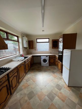 9 Harewood Avenue, Northolt photo 4