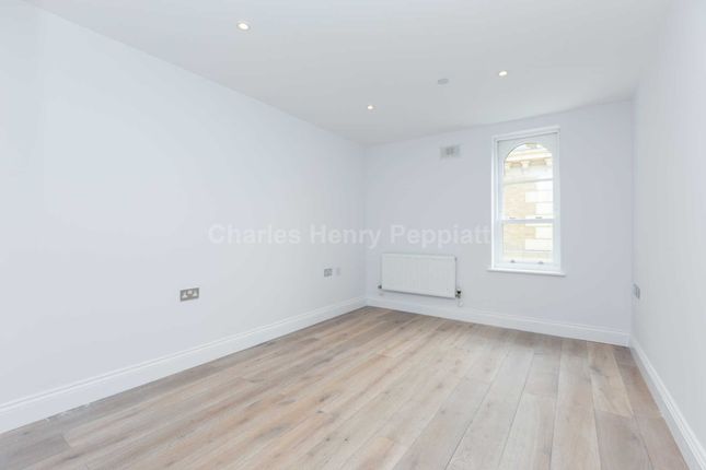 Flat to rent in Royal Drive, Friern Barnet