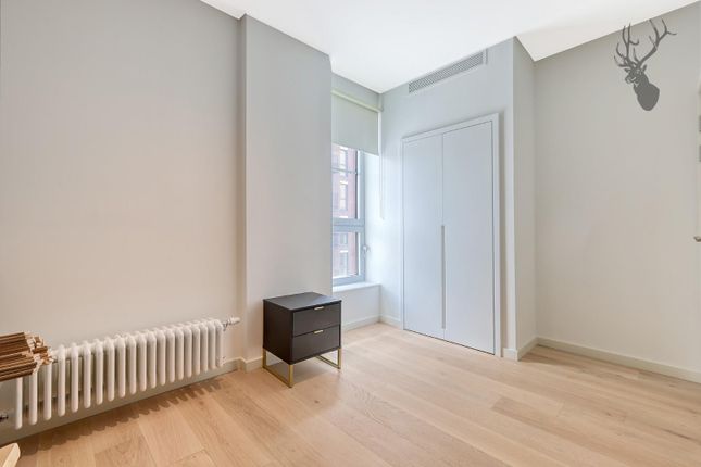 Flat to rent in Goodluck Hope Walk, London