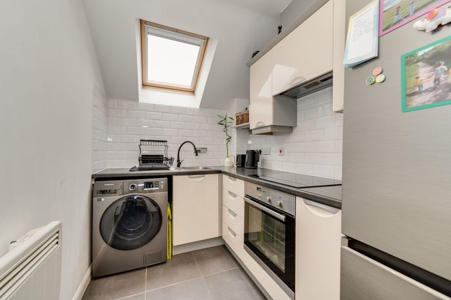 102 Doveholes Drive, Sheffield photo 2