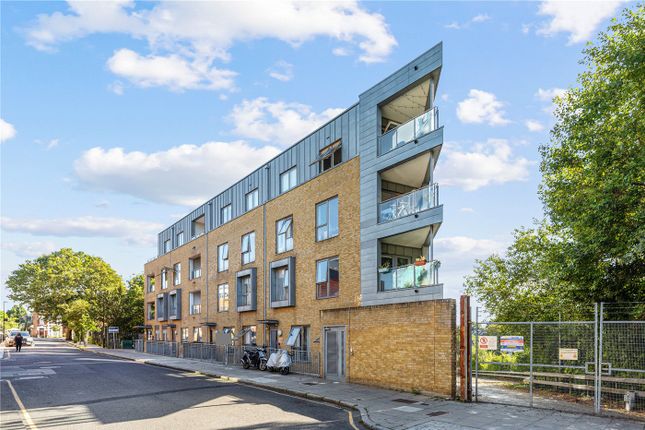 Thumbnail Flat for sale in Corsica Street, London