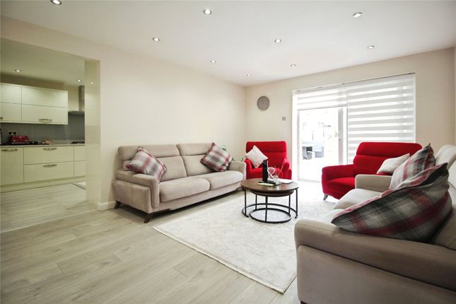 33, Harold Gardens, Essex photo 5