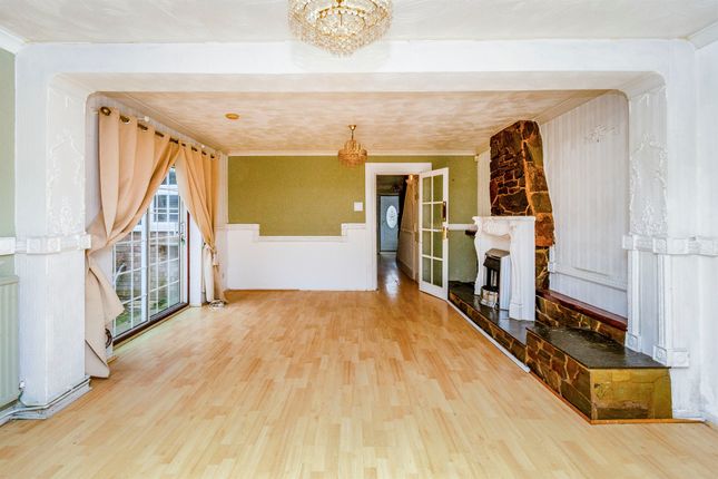 1, Thetford Gardens, Wolverhampton photo 3