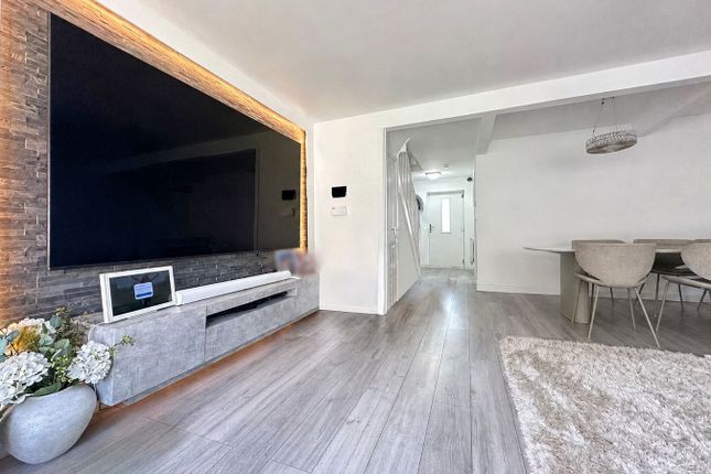 24, Arbus Crescent, Harrow photo 2