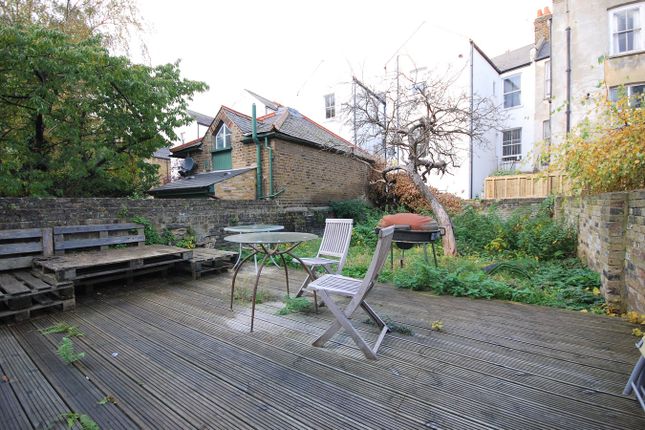 Thumbnail Flat to rent in Haselrigge Road, Clapham