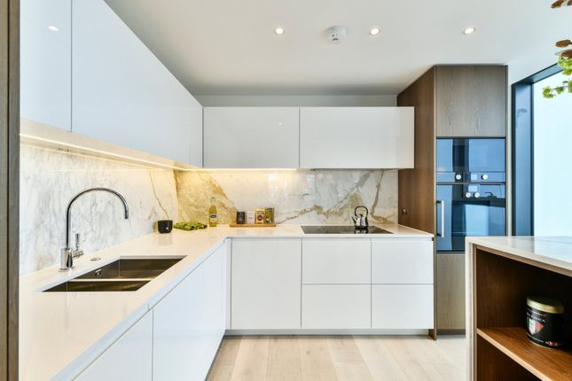 Thumbnail Flat for sale in Chelsea Island, Lighterman Towers