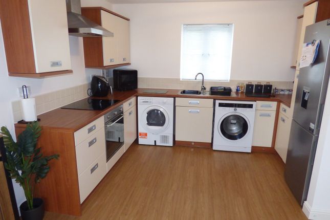 9, Geraint Jeremiah Close, Cwrt Penrhiwtyn photo 3
