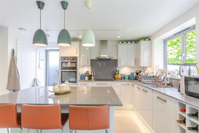 15, Hereford Gardens, Pinner photo 4