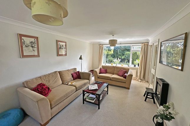 32, Durrant Way, Lymington photo 3