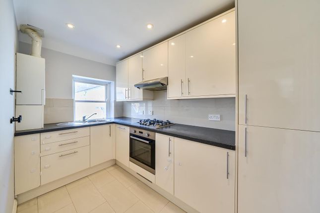 14 Quadrangle Mews, Belmont Lane, Stanmore photo 4