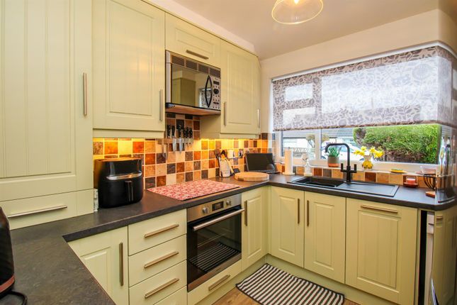 47, Spa Croft Road, Ossett photo 3