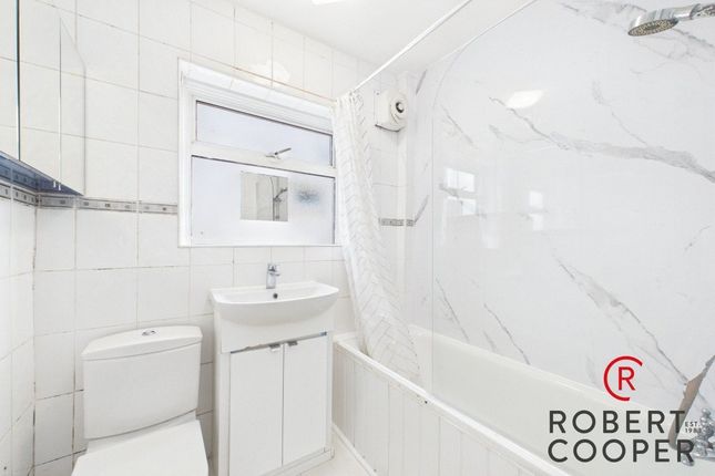 3-bed bungalow on Woodford Crescent, Pinner, £2,100/mo