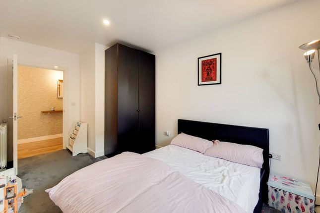 Flat for sale in Campbell Court, Kidbrooke, London