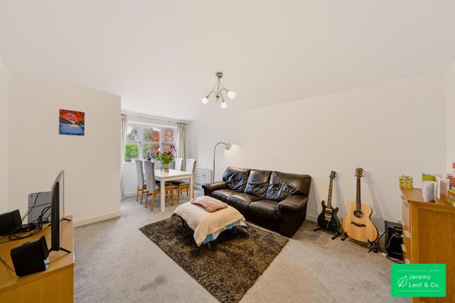 4, Simms Gardens, London photo 2
