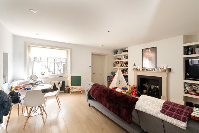 Flat for sale in Lansdowne Crescent, Notting Hill, London