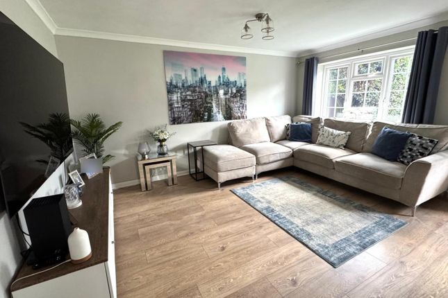 12, Englehurst, Egham photo 4
