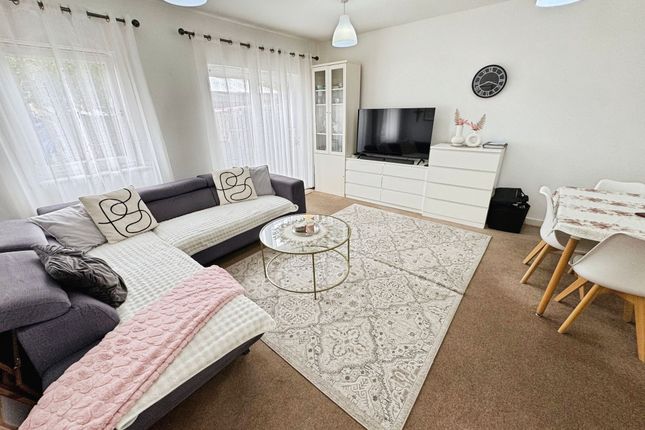 13 Cameron Crescent, Edgware photo 3