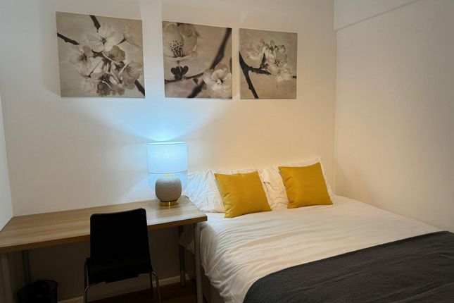 Flat Flat 2, Warnham, Sidmouth Street, London photo 5