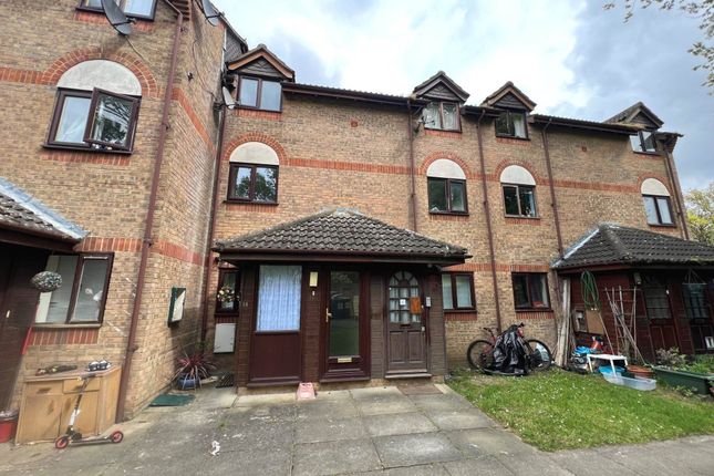 Maisonette for sale in Hawthorn Place, Erith