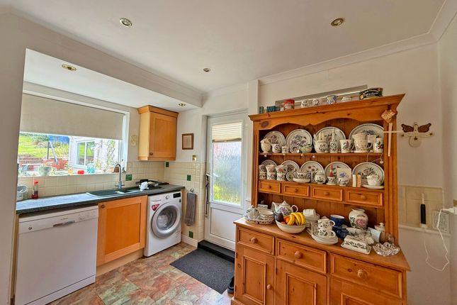 22, Red Scar Drive, Scarborough photo 4
