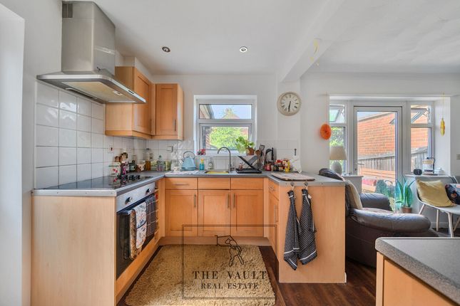 19, Cherry Tree Avenue, Guildford photo 2