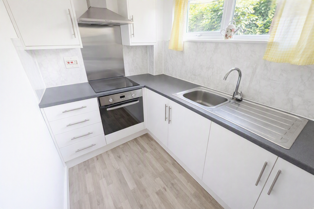 27, Foxhills Close, Washington photo 4