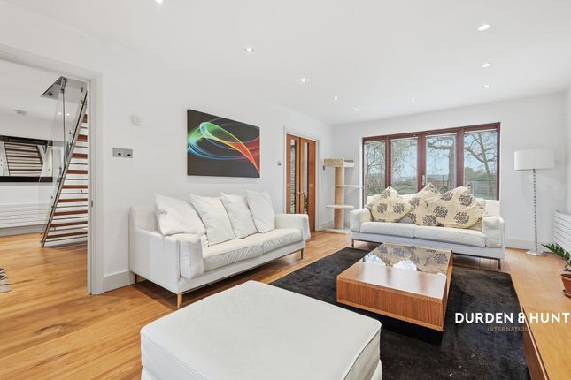 34 Tyle Green, Hornchurch photo 3
