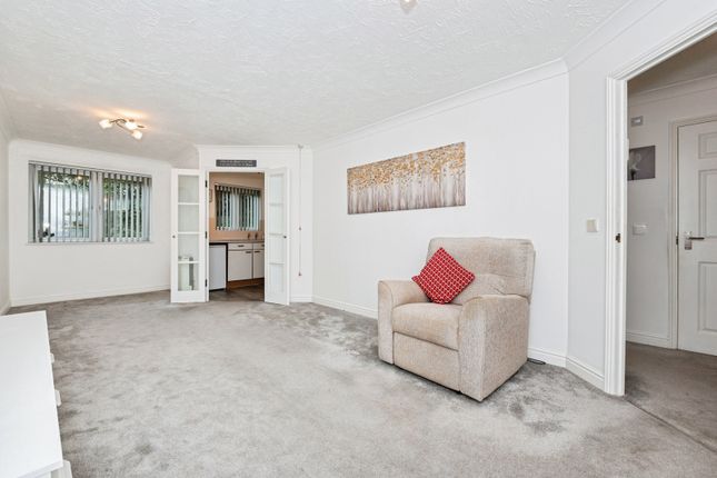 34, Waters Edge Court, Erith photo 2