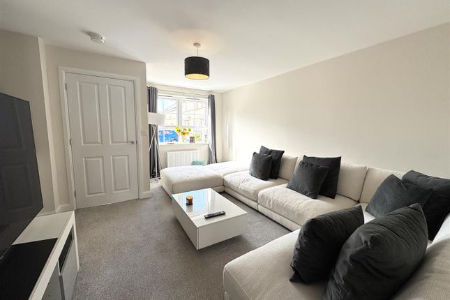 8, Carrs Grove, Barnsley photo 2