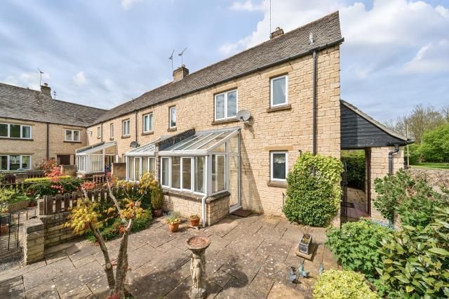 Thumbnail Terraced house for sale in St Marys Mead, Witney