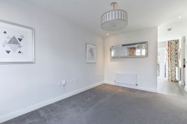 4, Furrow Close, Cheltenham photo 4