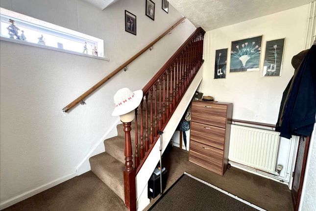 25, Sherborne Road, Feltham photo 2