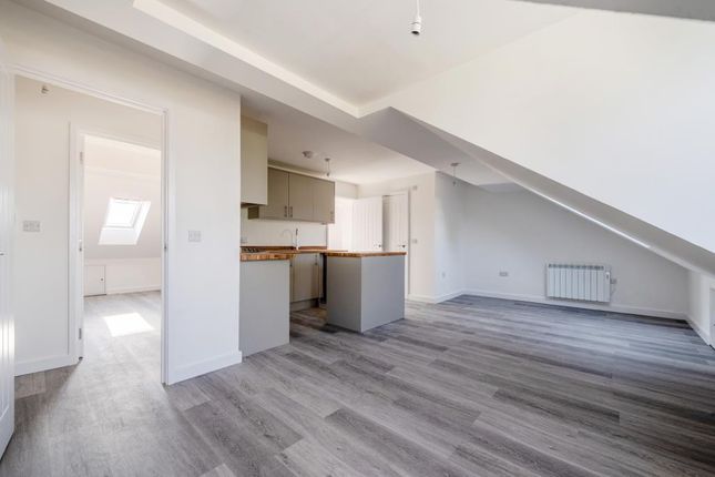 FLAT 5, Burford Road, Carterton photo 2